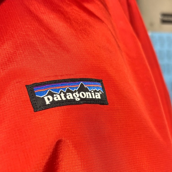 Patagonia Men's Vibrant Red Raincoat - Picture 5 of 13